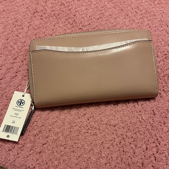 Tory Burch Beige Leather Wallet With ID Holder Inside - Picture 5 of 5